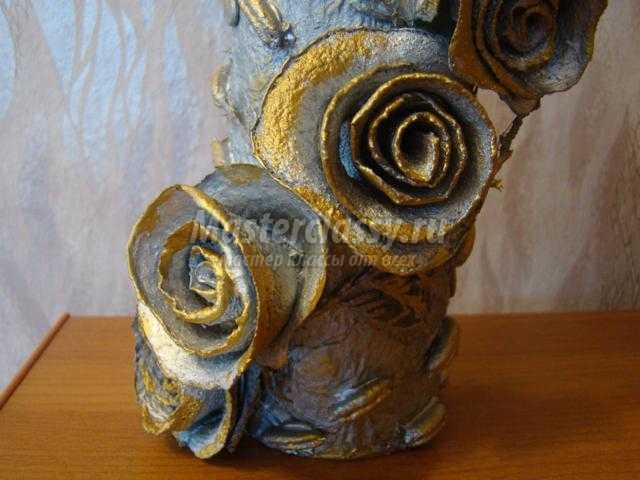 ваза из баночек. Серебряные розы
