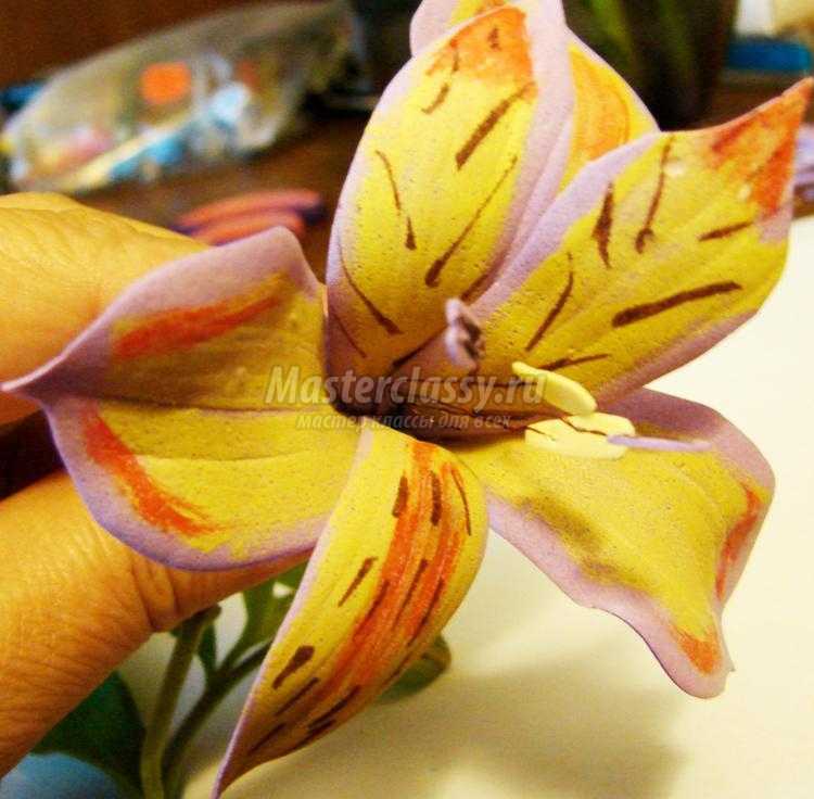 цветок альстромерии из фоамирана