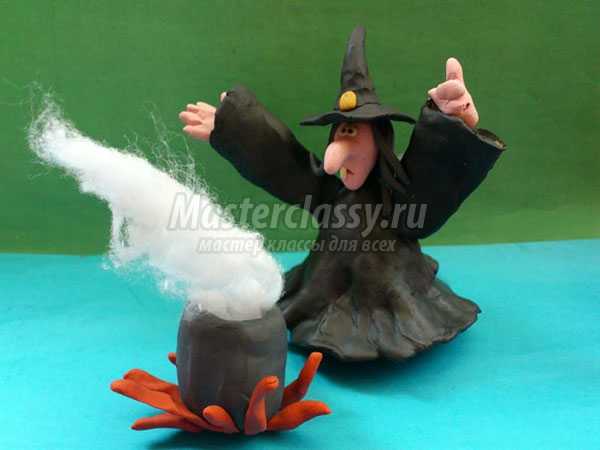 ведьма на Хэллоуин из пластилина