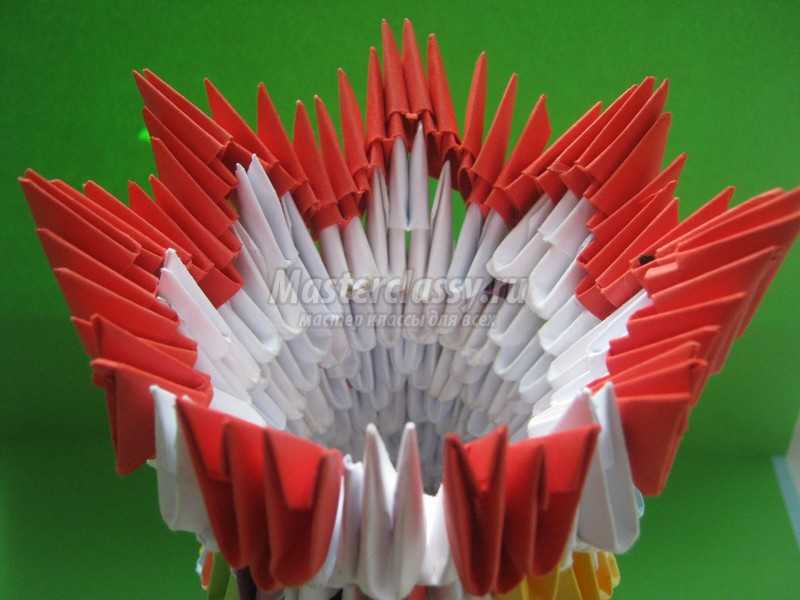 ваза в технике модульного оригами