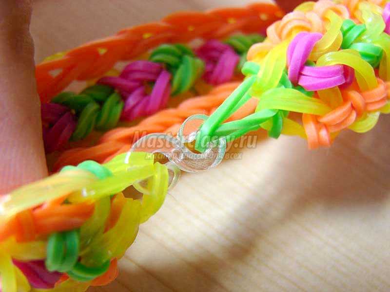 плетение широких браслетов из резинок