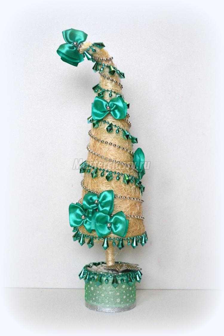 декоративная новогодняя елочка из сизаля