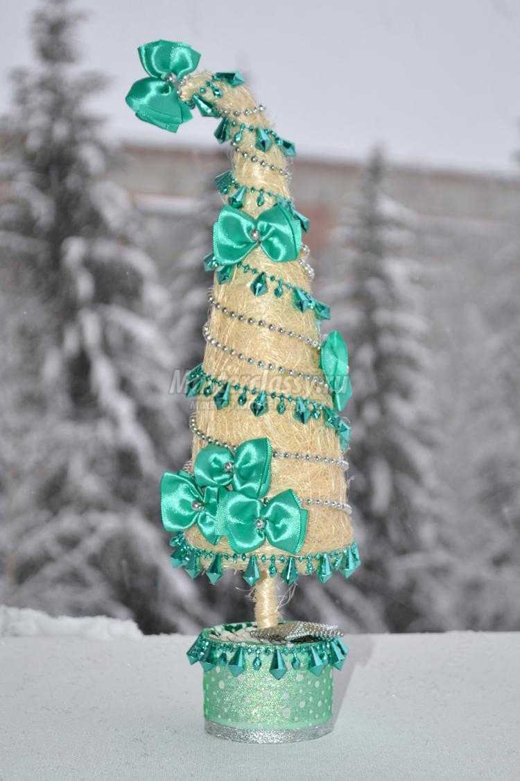 декоративная новогодняя елочка из сизаля