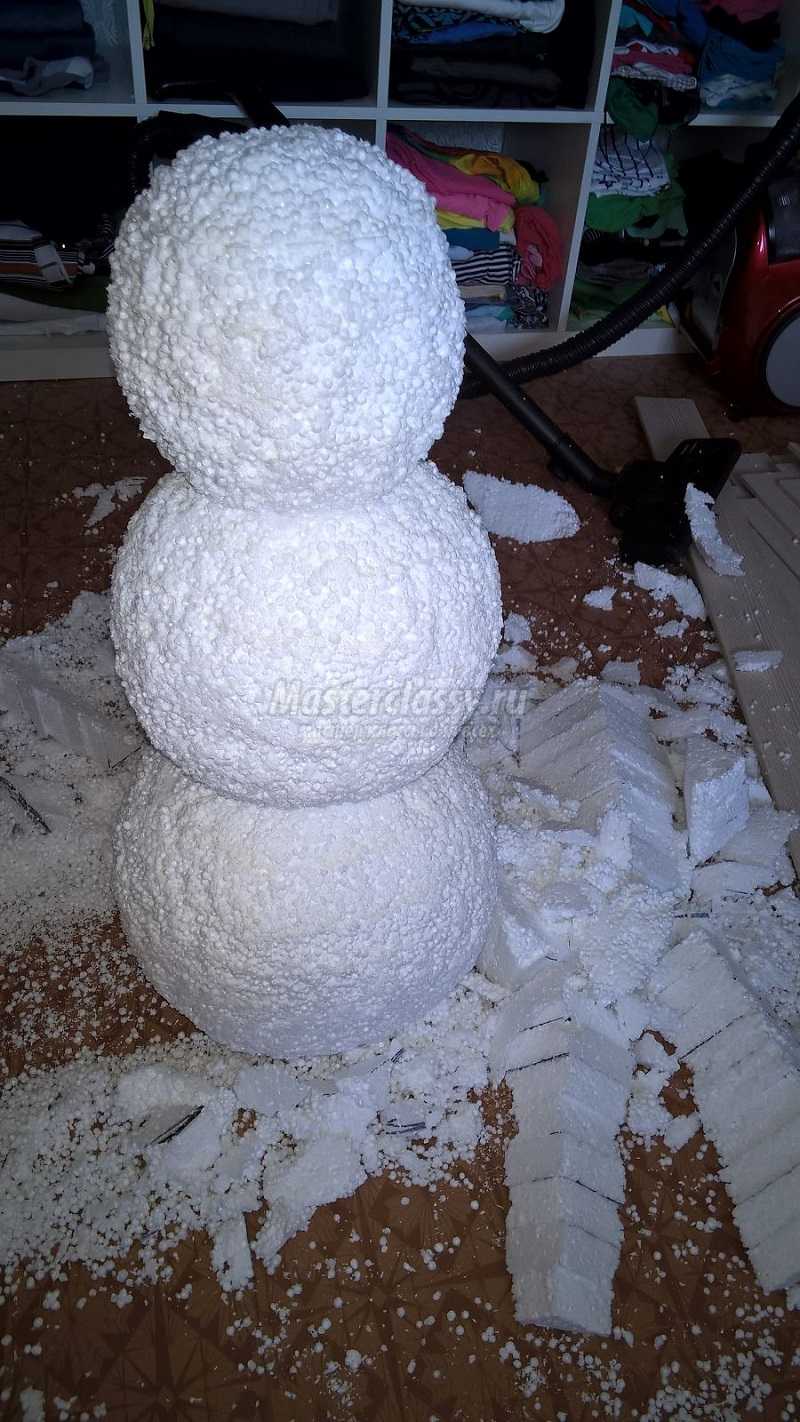 снеговик из пенопласта своими руками