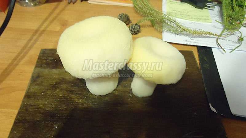 поделка грибы из природного материала