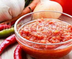 Аджика из перца, помидор и чеснока: вкусные рецепты с фото