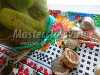 Рецепт маринованных огурцов с чесноком: пошагово с фото