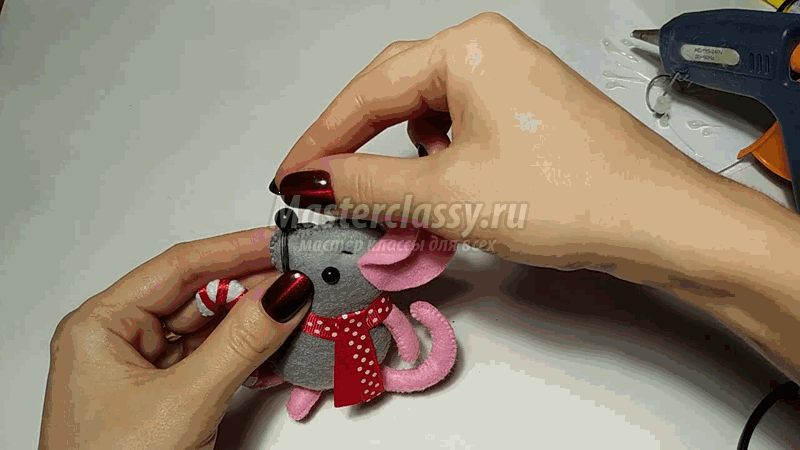елочная игрушка из фетра Мышка