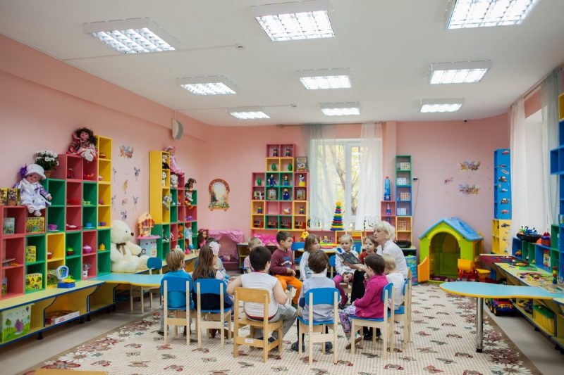 Развитие современного ребенка: преимущества посещения учебных центров