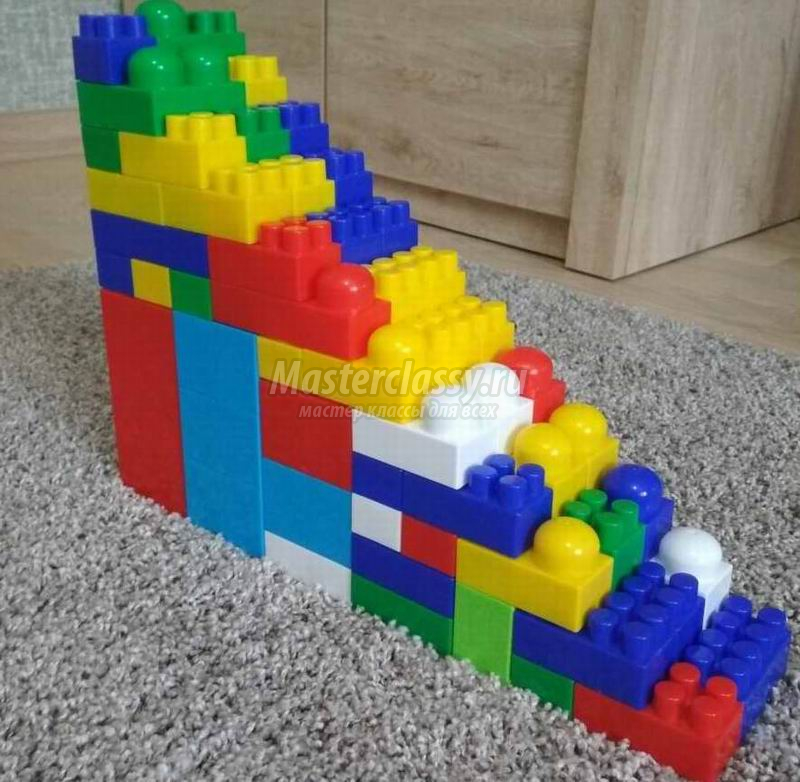 3 постройки сделаных из конструктора LEGO