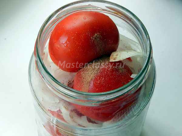 помидоры с луком на зиму